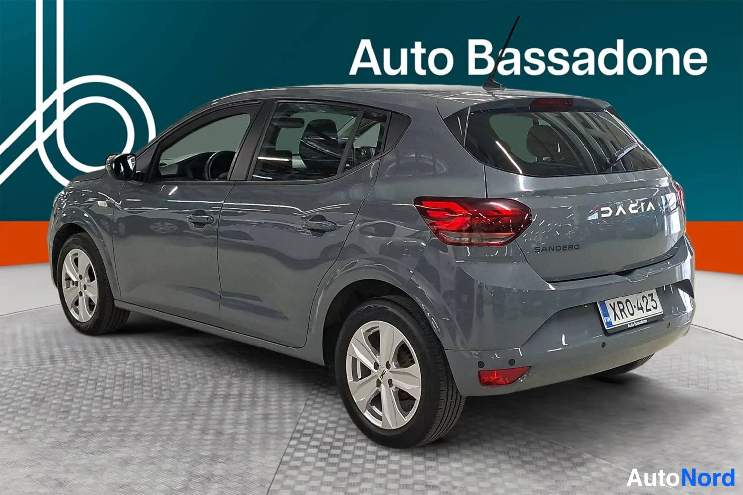 Harmaa Dacia Sandero 2023, takaviisto, kuva 7