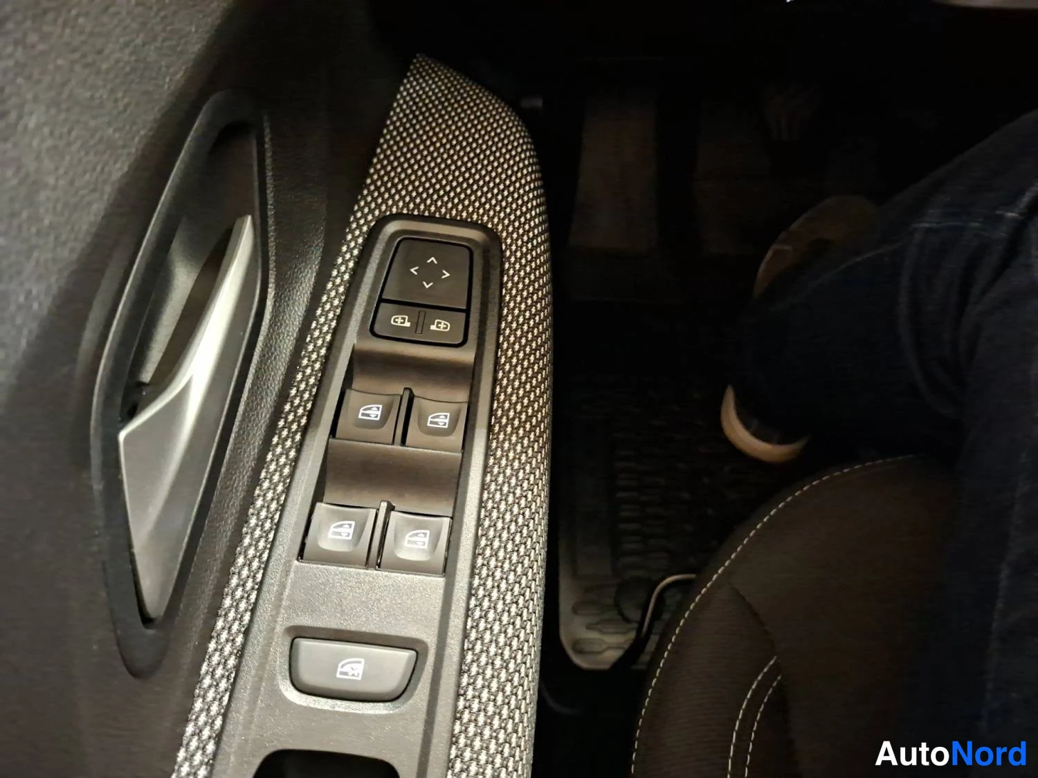 Harmaa Dacia Sandero 2023, yksityiskohta, kuva 23