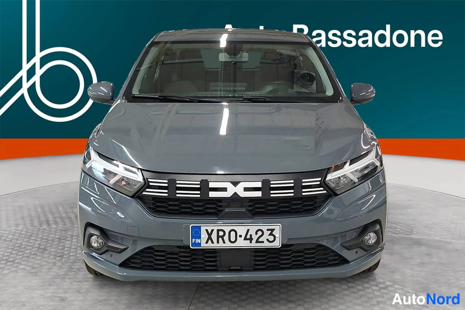 Harmaa Dacia Sandero 2023, edestä, kuva 3