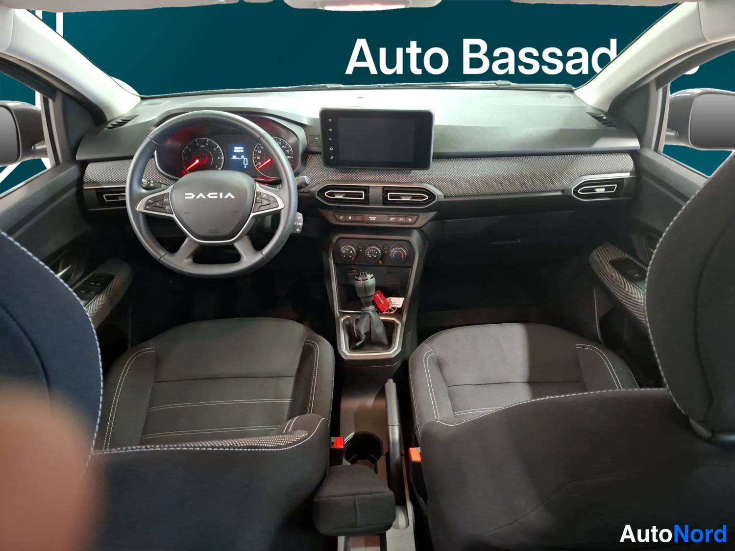 Harmaa Dacia Sandero 2023, ohjaamo, kuva 11