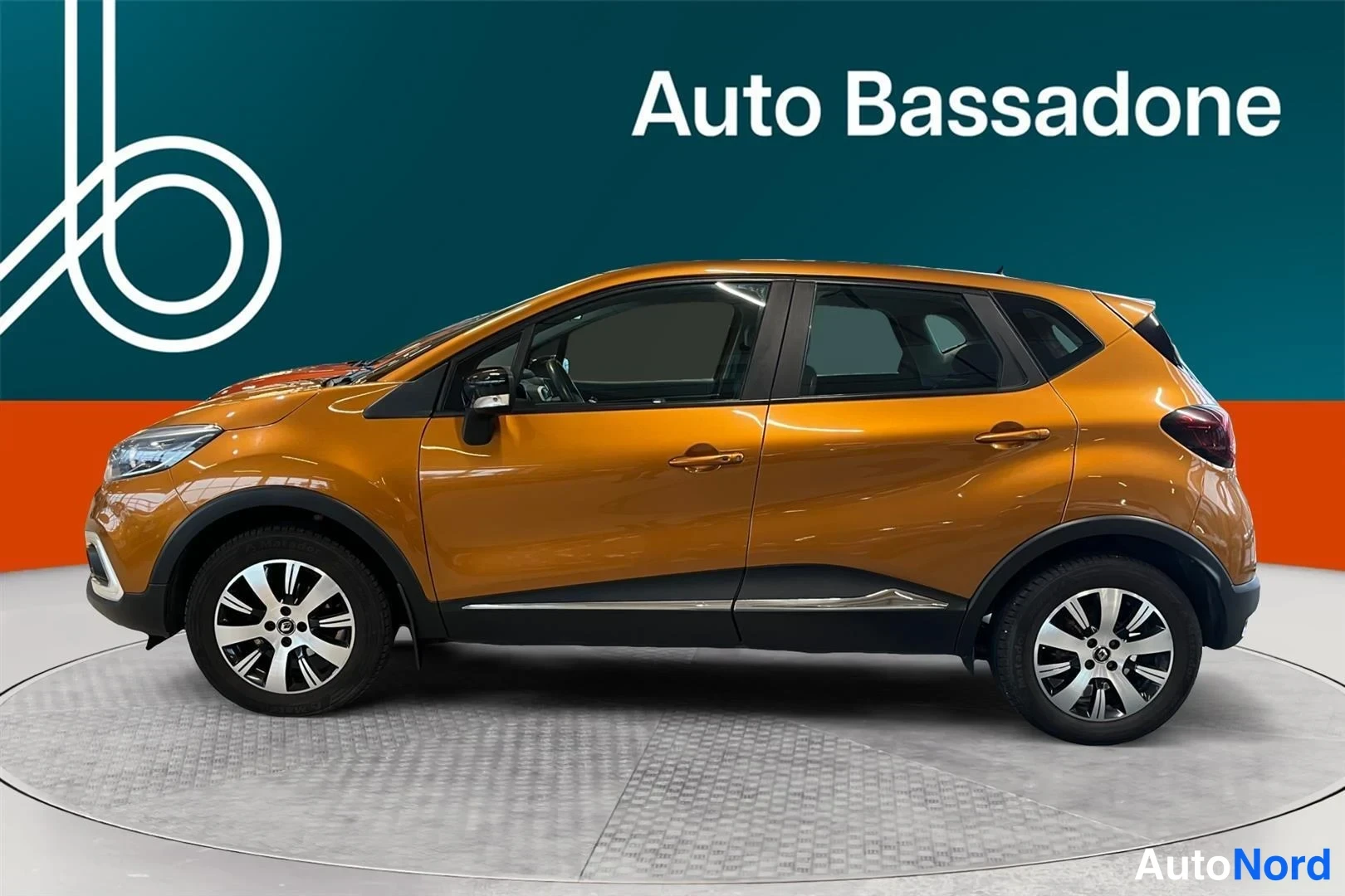 Oranssi Renault Captur 2018, sivulta, kuva 5
