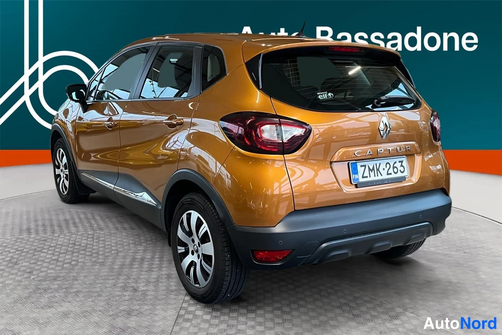 Oranssi Renault Captur 2018, takaviisto, kuva 6