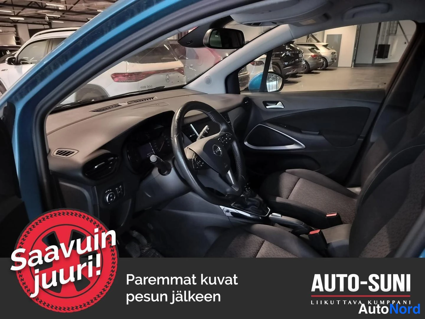 Sininen Opel Crossland X 2017, ohjaamo, kuva 6
