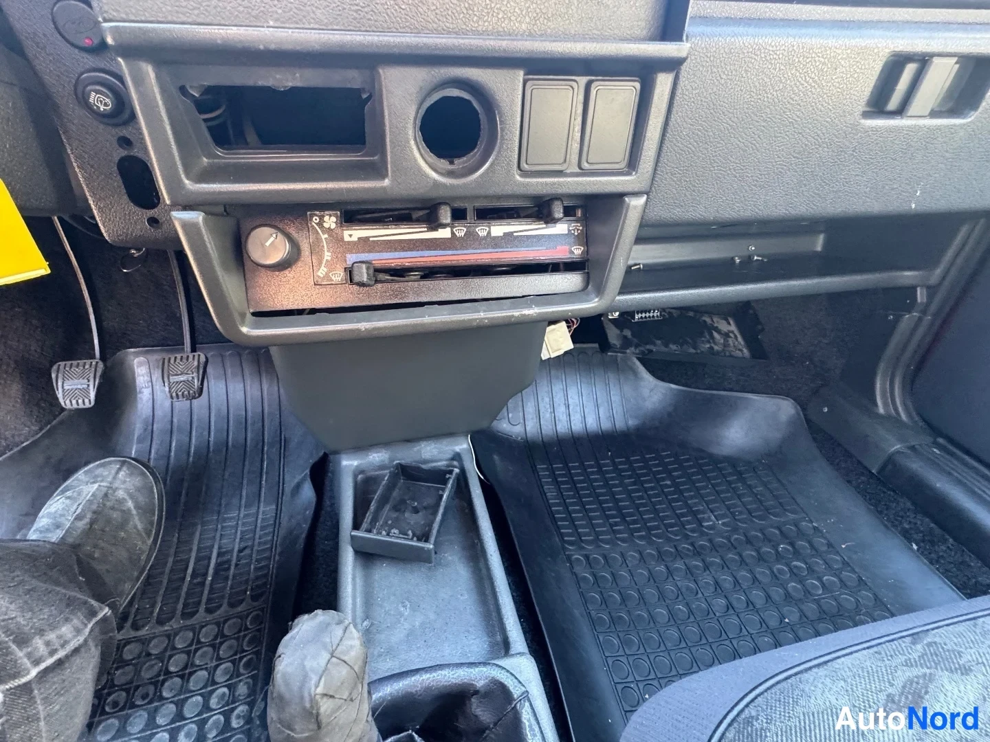 Punainen Lada Samara 2000, ohjaamo, kuva 8
