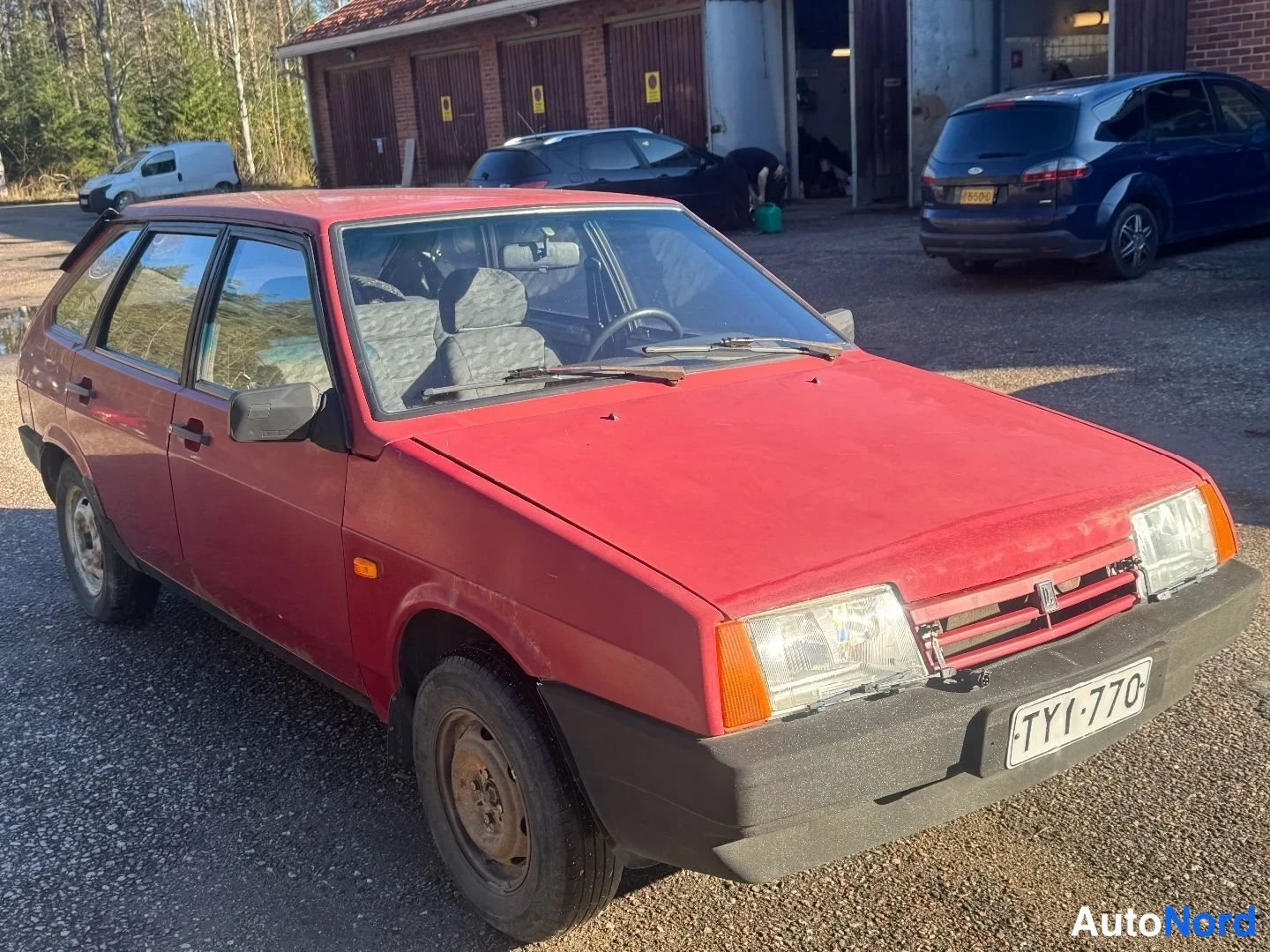 Punainen Lada Samara 2000, etuviisto, keula oikealle, kuva 3