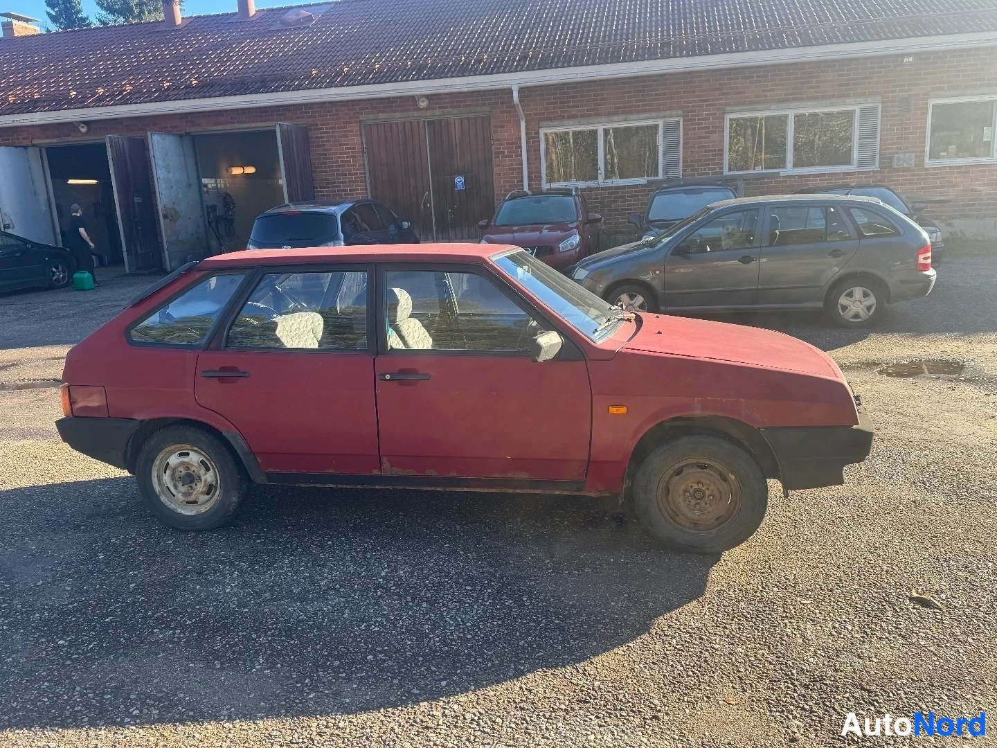 Punainen Lada Samara 2000, etuviisto, keula oikealle, kuva 4