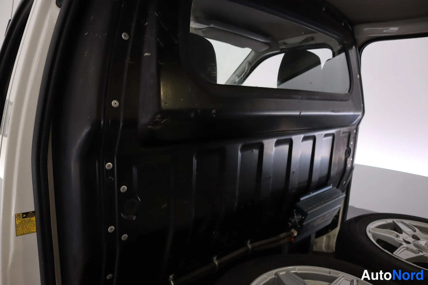 Valkoinen Toyota Hiace 2011, tavaratila, kuva 16