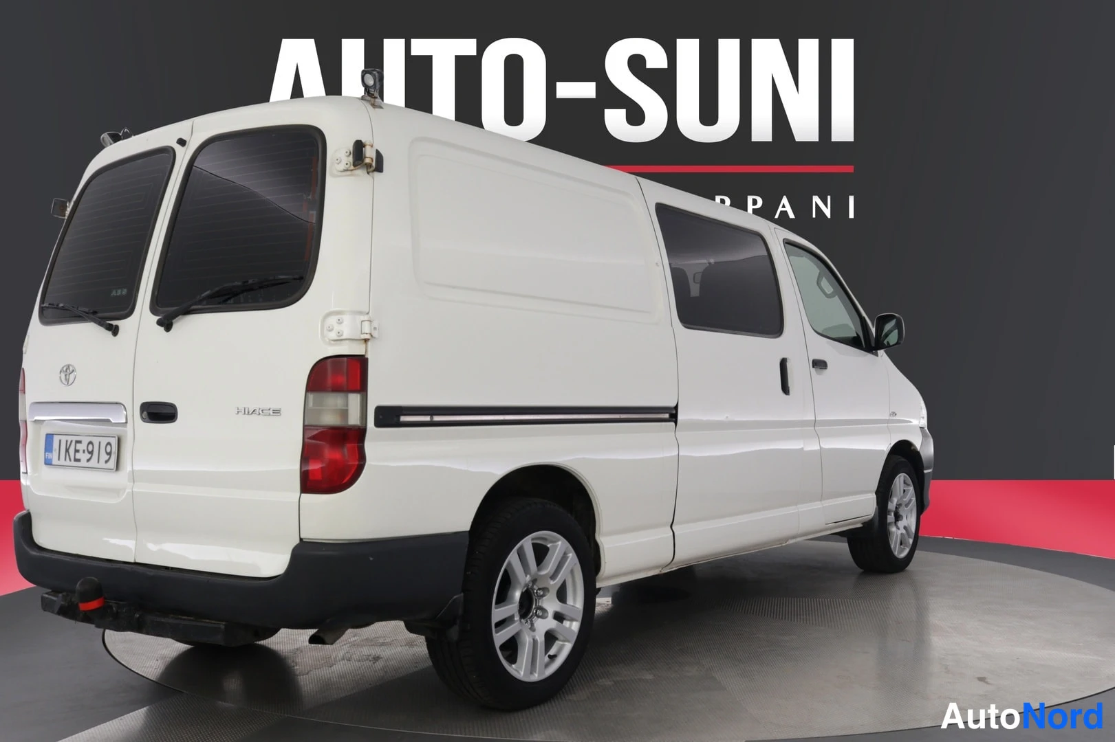 Valkoinen Toyota Hiace 2011, takaviisto, kuva 6