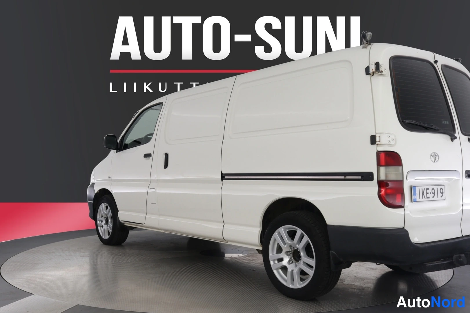 Valkoinen Toyota Hiace 2011, takaviisto, kuva 7
