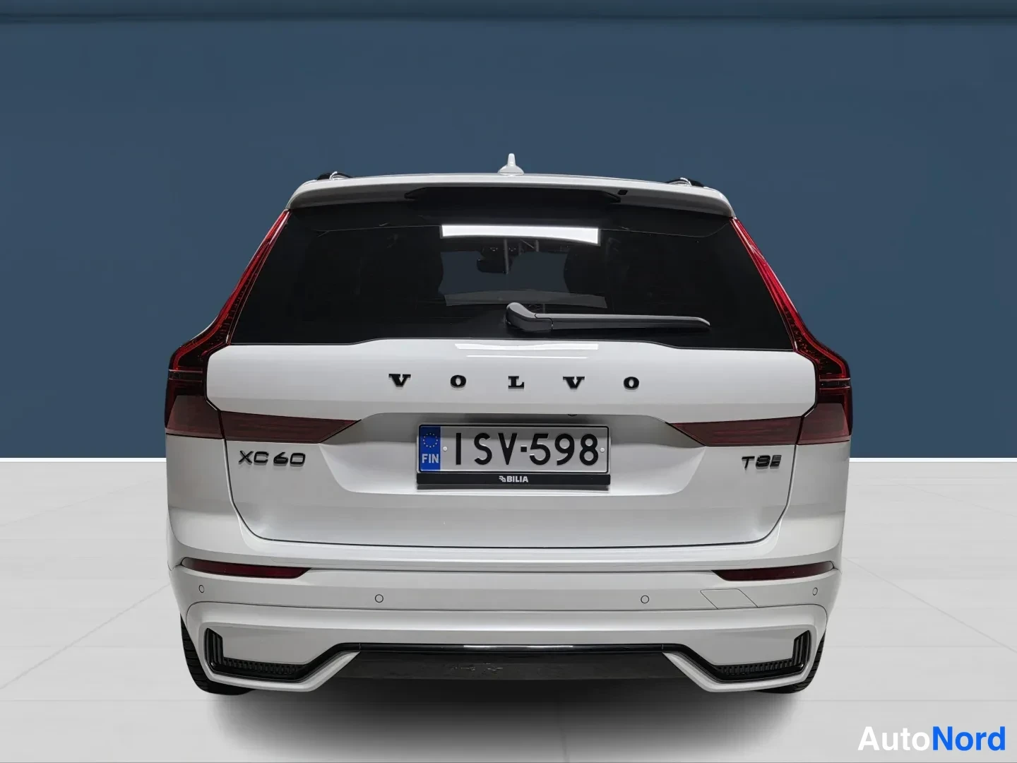 Valkoinen Volvo XC60 2026, takaa, kuva 7