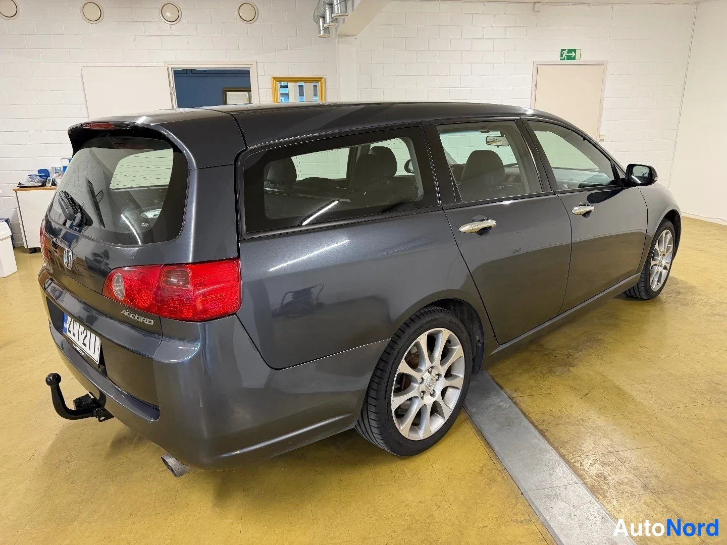 Harmaa Honda Accord 2005, takaviisto, kuva 6