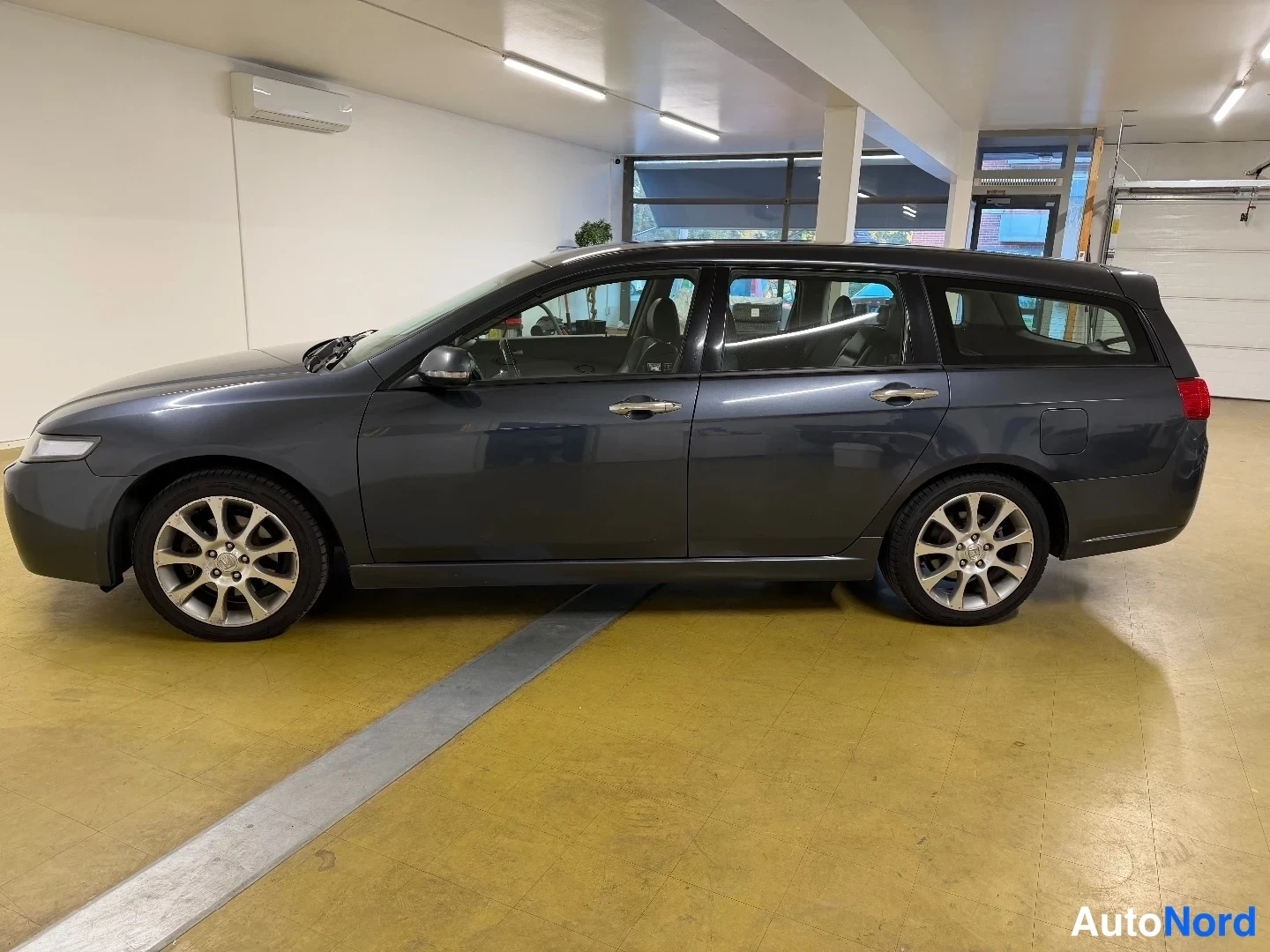 Harmaa Honda Accord 2005, etuviisto, keula vasemmalle, kuva 2