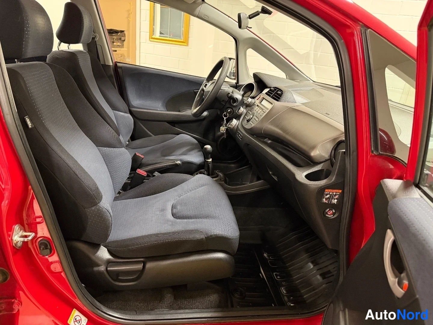 Punainen Honda Jazz 2009, etuistuimet, kuva 11
