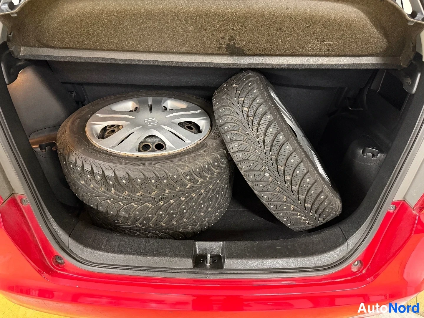Punainen Honda Jazz 2009, tavaratila, kuva 16