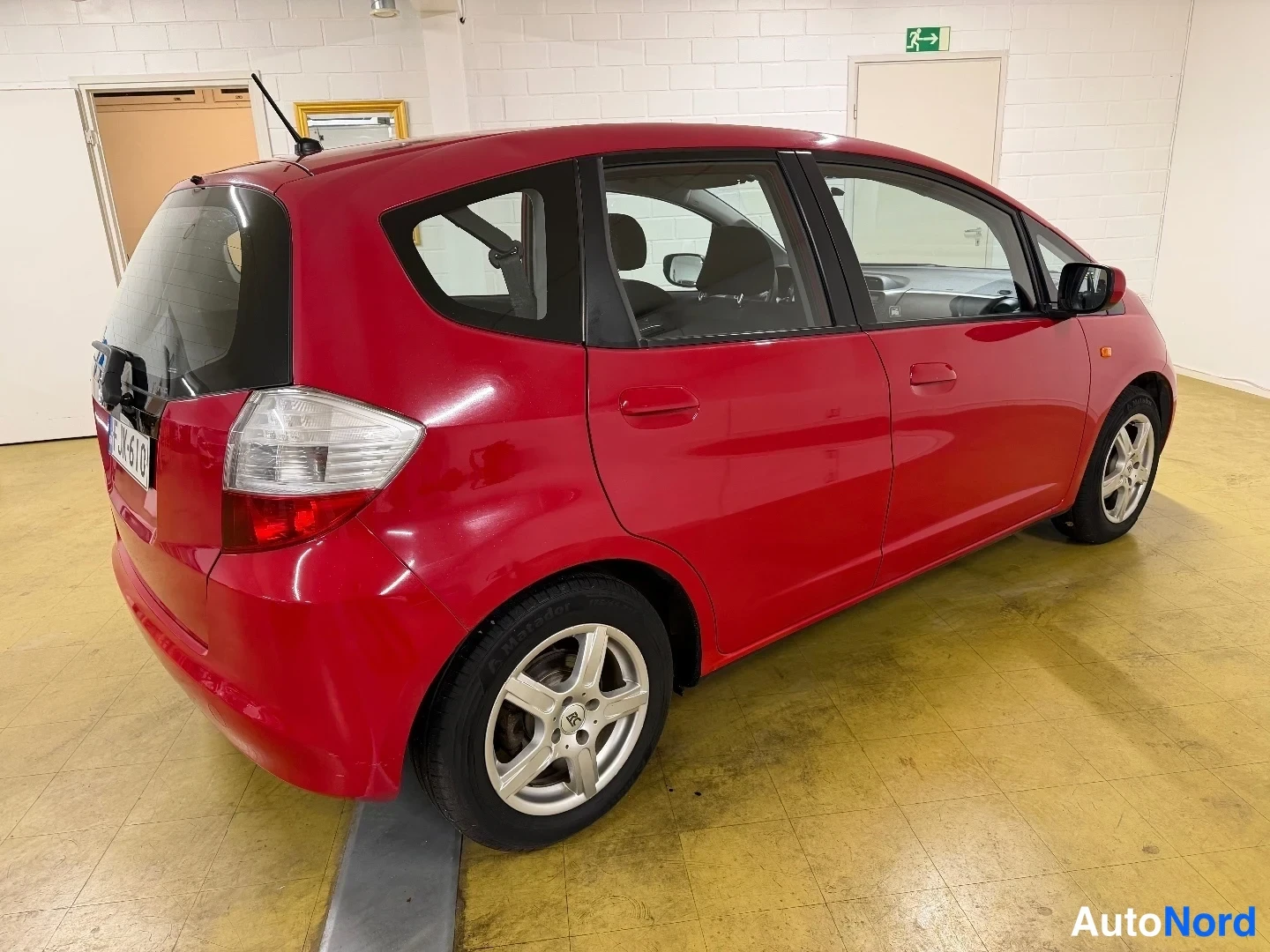 Punainen Honda Jazz 2009, takaviisto, kuva 6