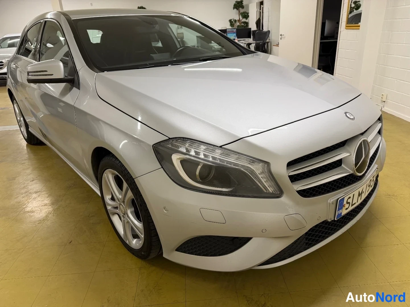 Silver Mercedes-Benz A 200 CDI 2014, snett framifrån, fronten åt höger, bild 3