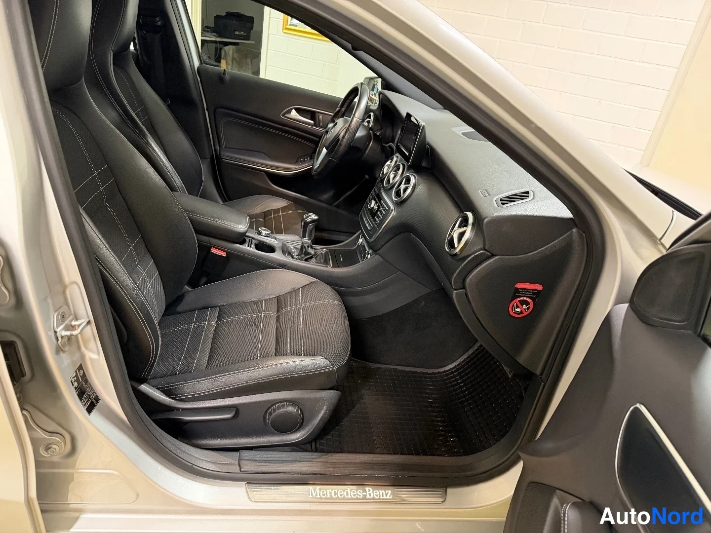 Silver Mercedes-Benz A 200 CDI 2014, framsäten, bild 12
