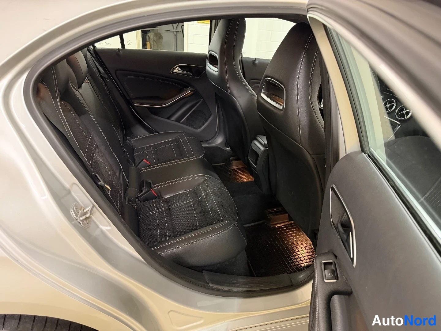 Silver Mercedes-Benz A 200 CDI 2014, baksäten, bild 13