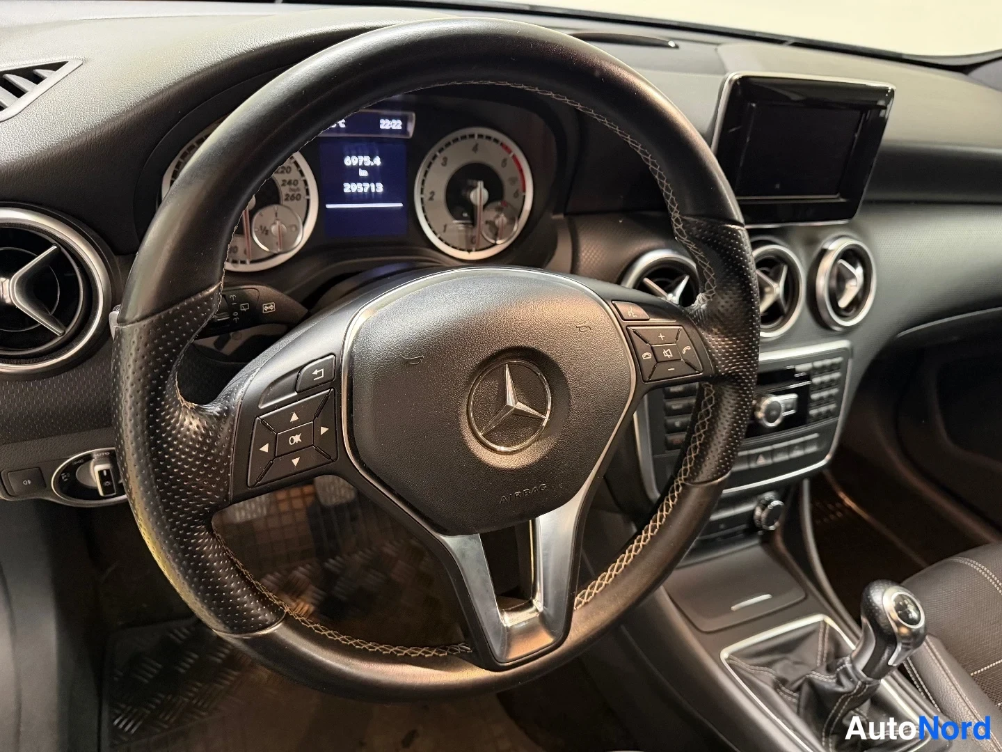 Silver Mercedes-Benz A 200 CDI 2014, förarplats, bild 11