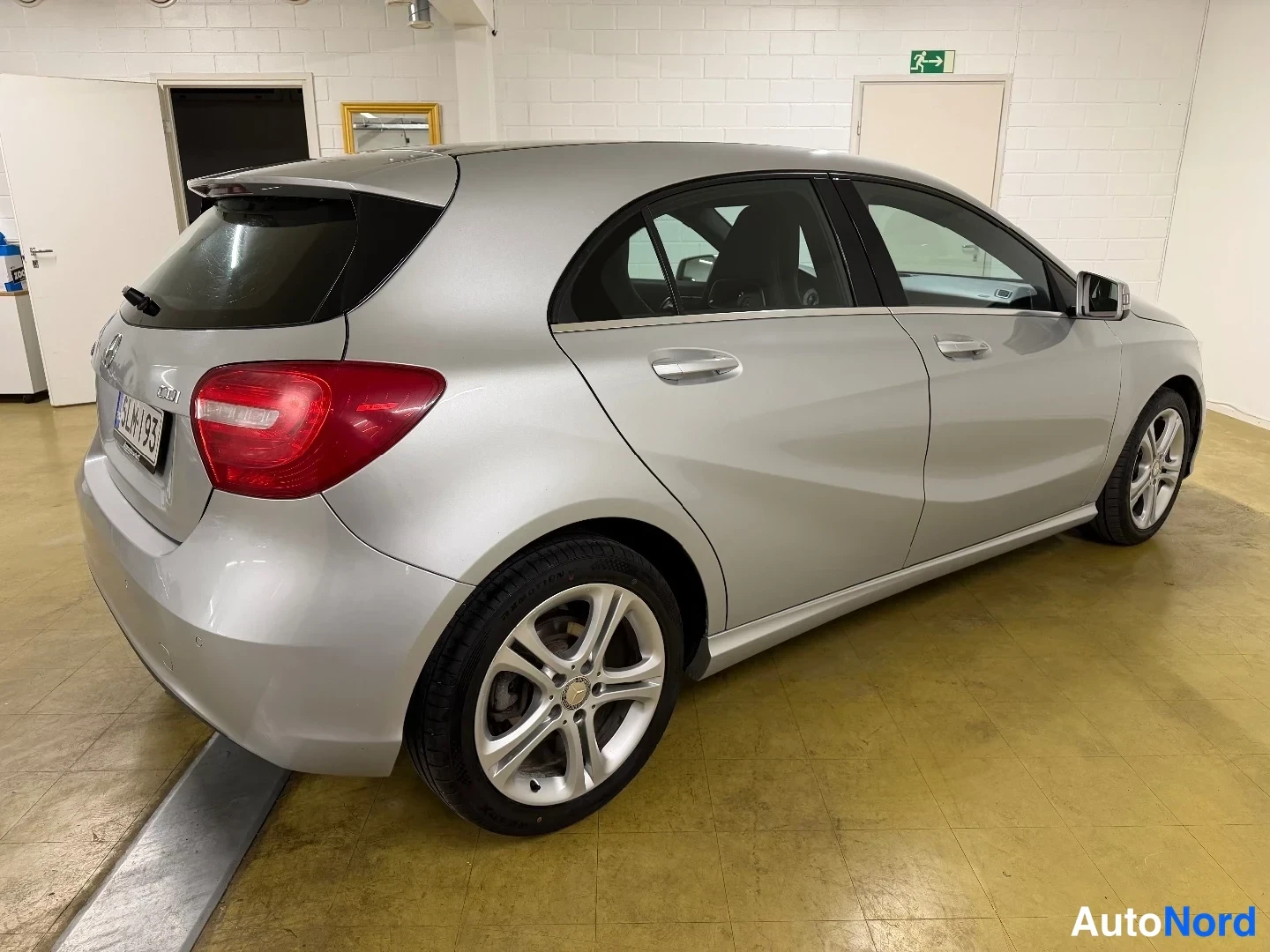 Silver Mercedes-Benz A 200 CDI 2014, snett bakifrån, bild 6