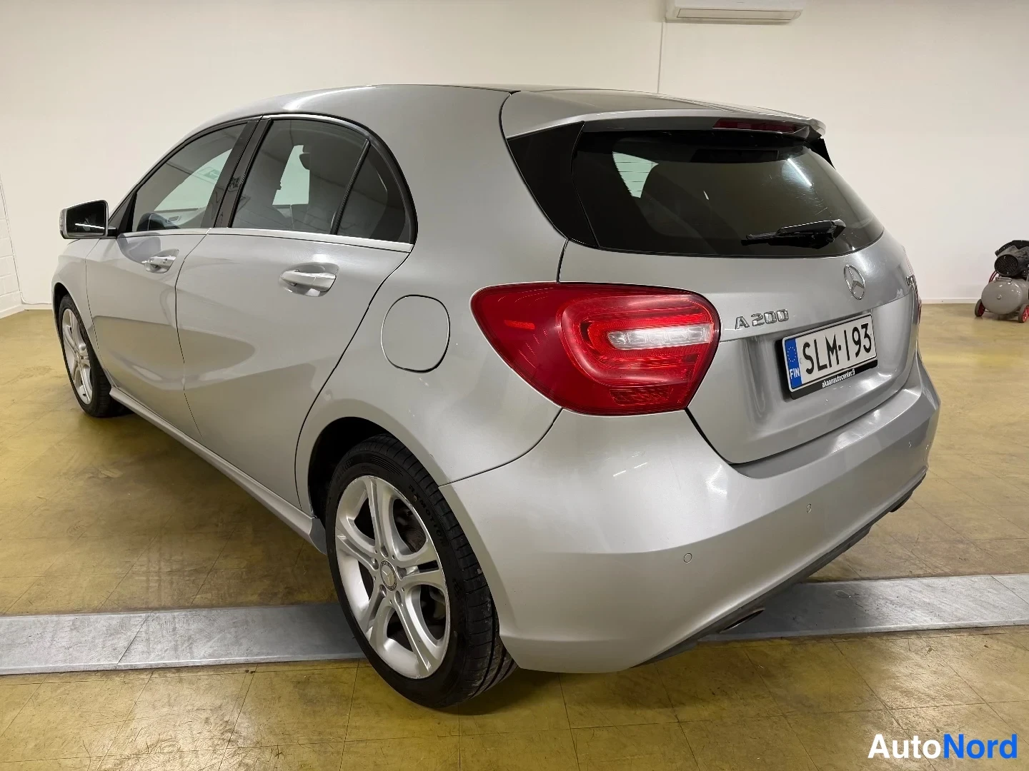 Silver Mercedes-Benz A 200 CDI 2014, snett bakifrån, bild 7