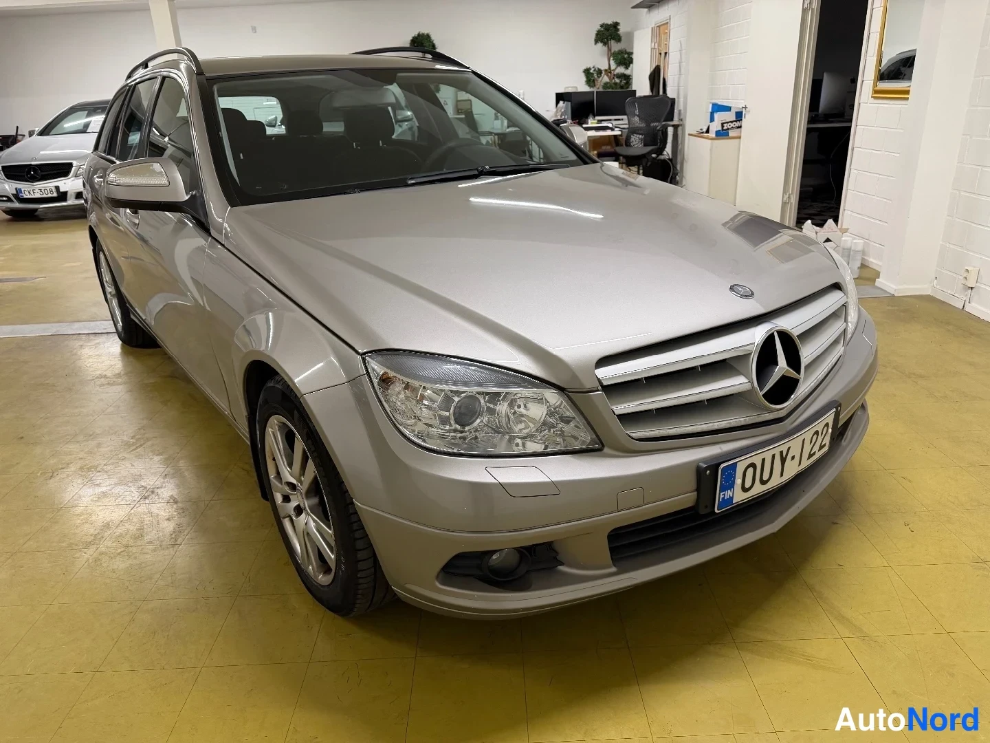 Beige Mercedes-Benz C 200 CDI 2008, etuviisto, keula oikealle, kuva 3