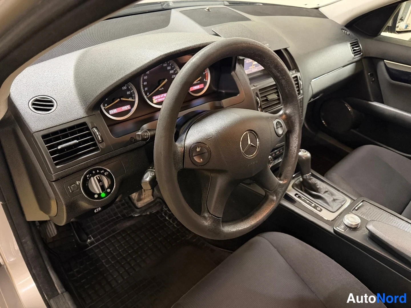 Beige Mercedes-Benz C 200 CDI 2008, ohjaamo, kuva 10