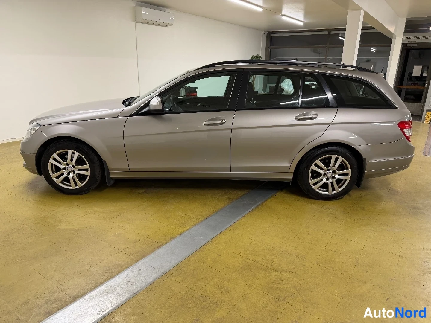Beige Mercedes-Benz C 200 CDI 2008, etuviisto, keula vasemmalle, kuva 2