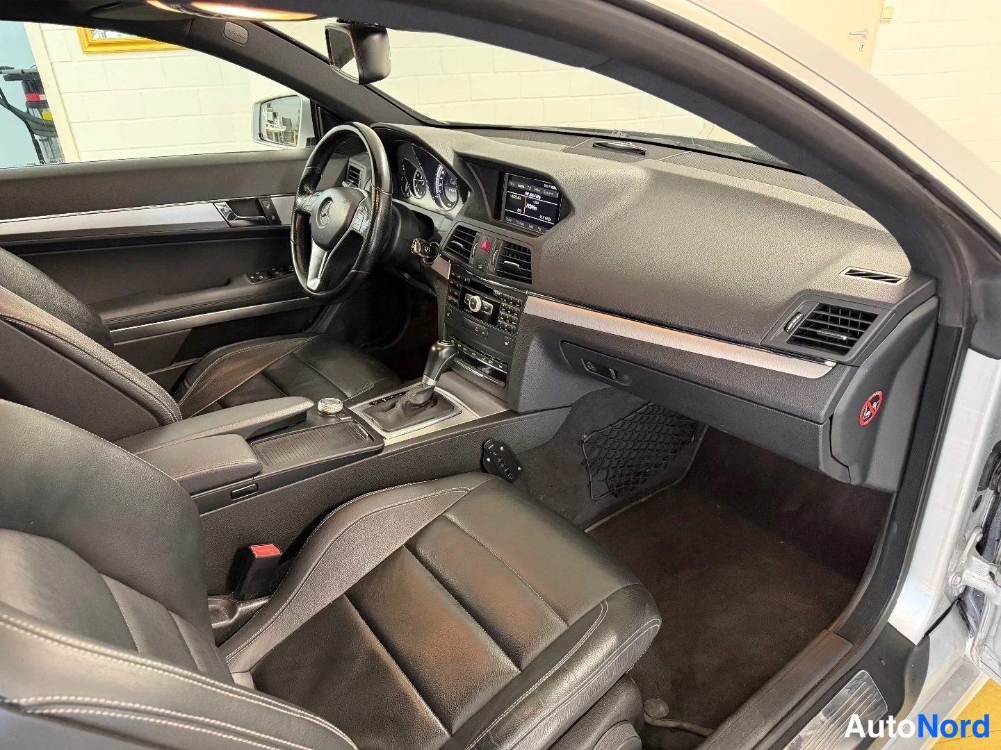 Hopea Mercedes-Benz E 220 CDI 2012, ohjaamo, kuva 11