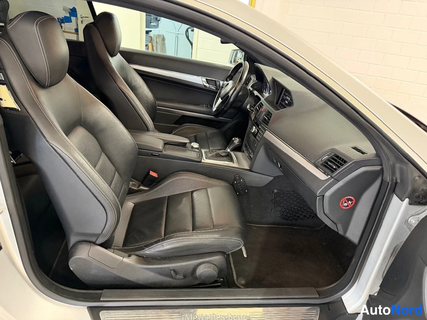 Hopea Mercedes-Benz E 220 CDI 2012, etuistuimet, kuva 12