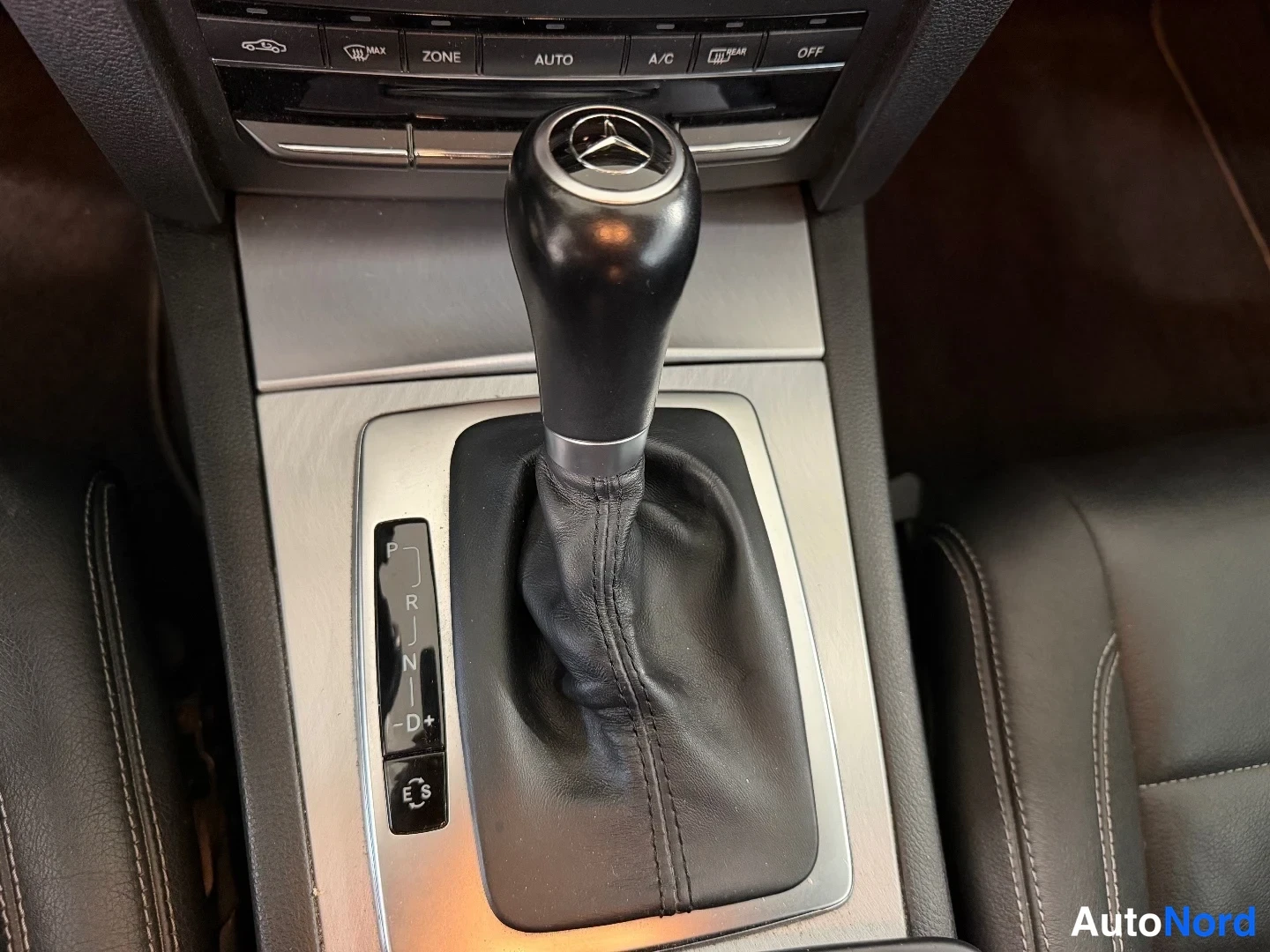 Hopea Mercedes-Benz E 220 CDI 2012, yksityiskohta, kuva 17