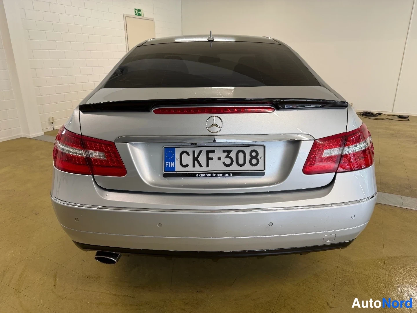 Hopea Mercedes-Benz E 220 CDI 2012, takaa, kuva 8