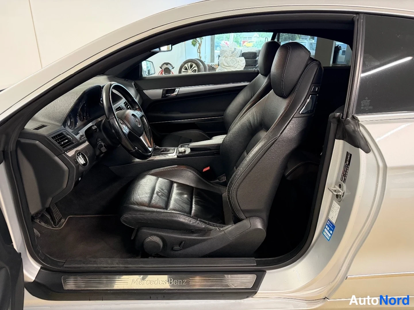 Hopea Mercedes-Benz E 220 CDI 2012, etuistuimet, kuva 14