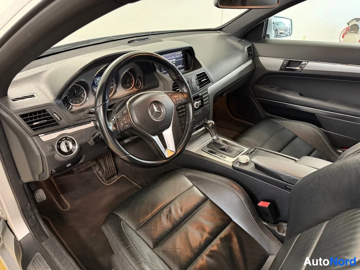Hopea Mercedes-Benz E 220 CDI 2012, ohjaamo, kuva 10