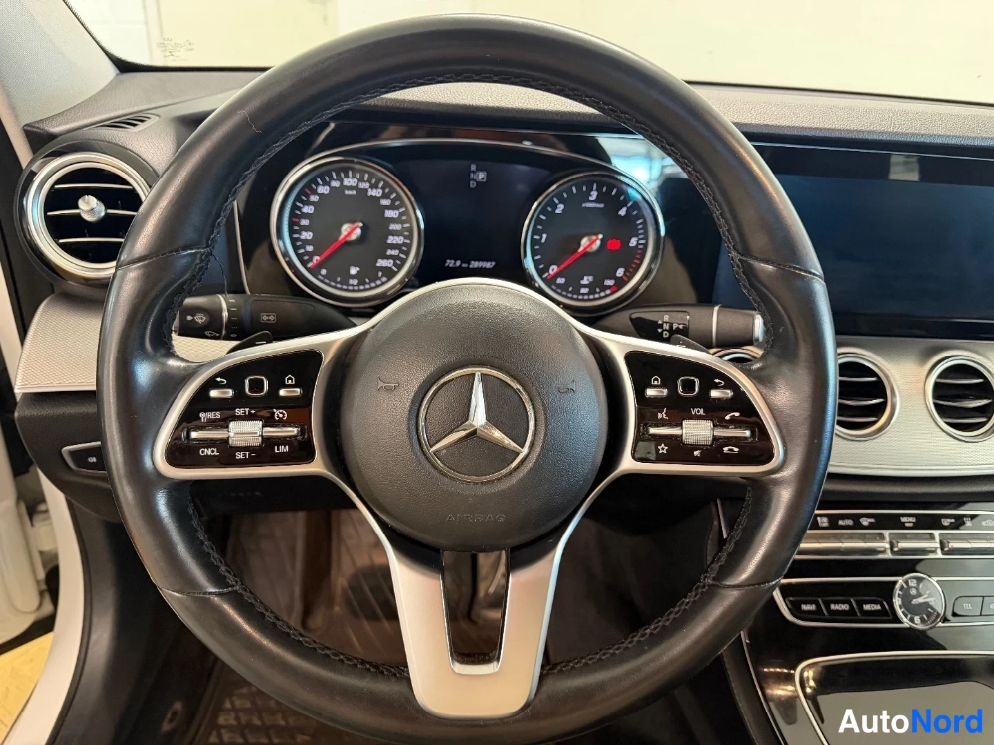 White Mercedes-Benz E 200 d 2019, cockpit, photo 13