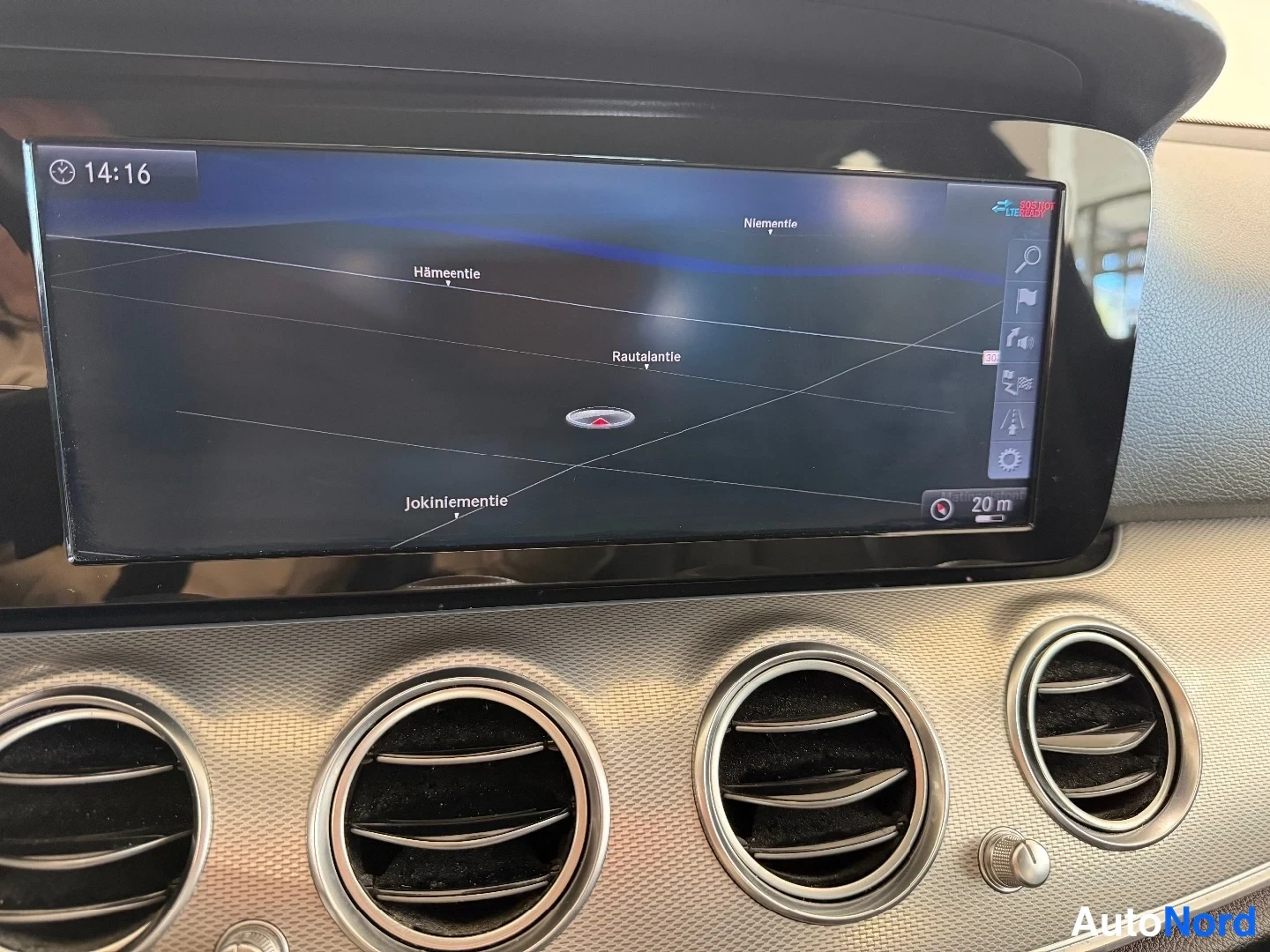 White Mercedes-Benz E 200 d 2019, detail, photo 20