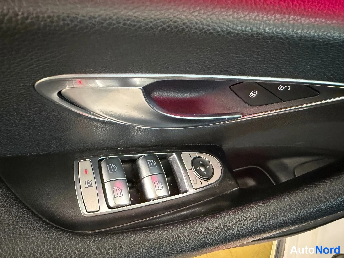 White Mercedes-Benz E 200 d 2019, detail, photo 21