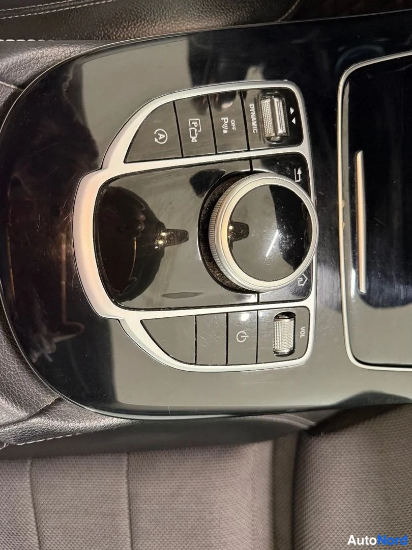 White Mercedes-Benz E 200 d 2019, detail, photo 23