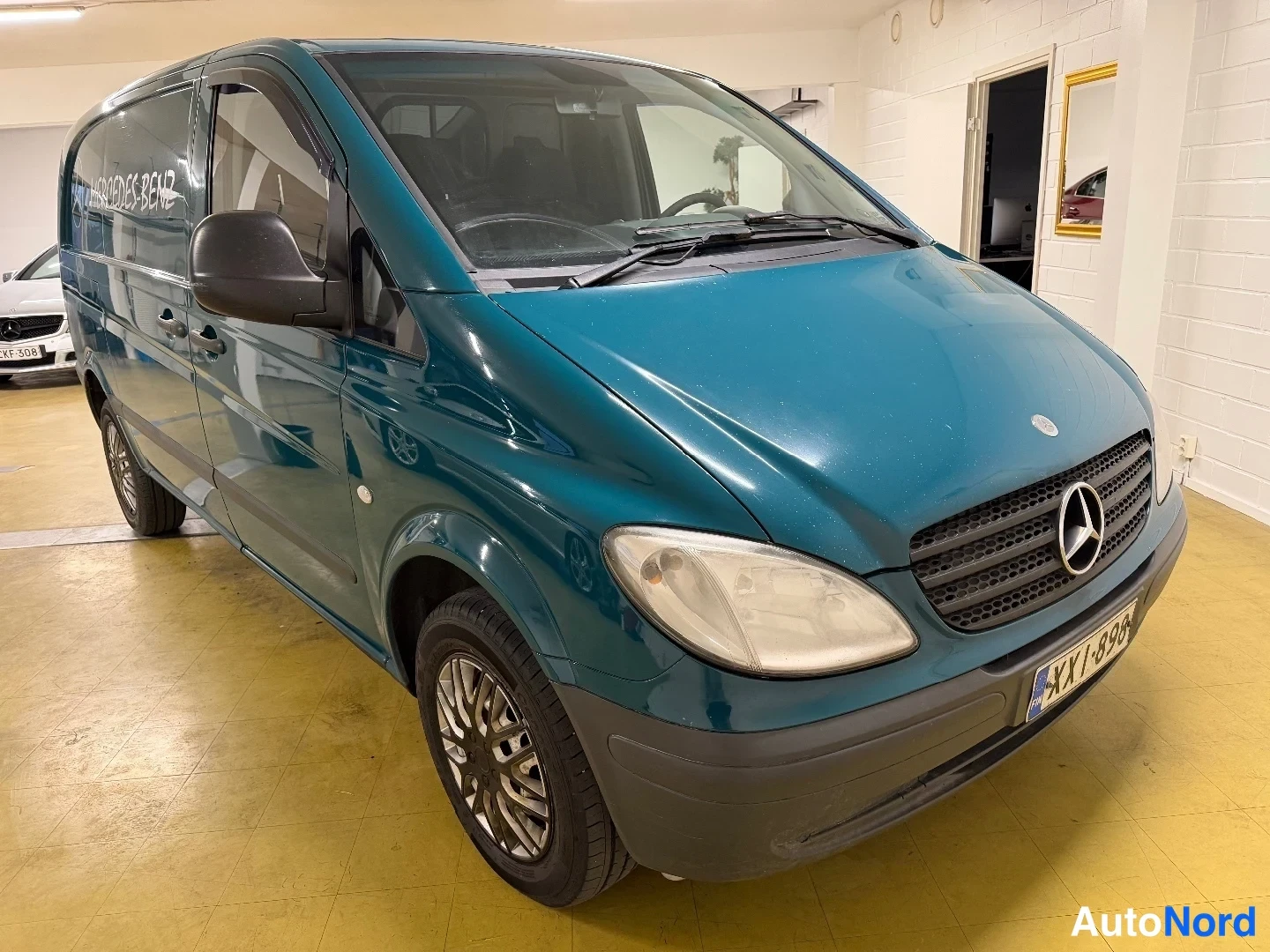 Vihreä Mercedes-Benz Vito 109 CDI 2007, etuviisto, keula oikealle, kuva 3