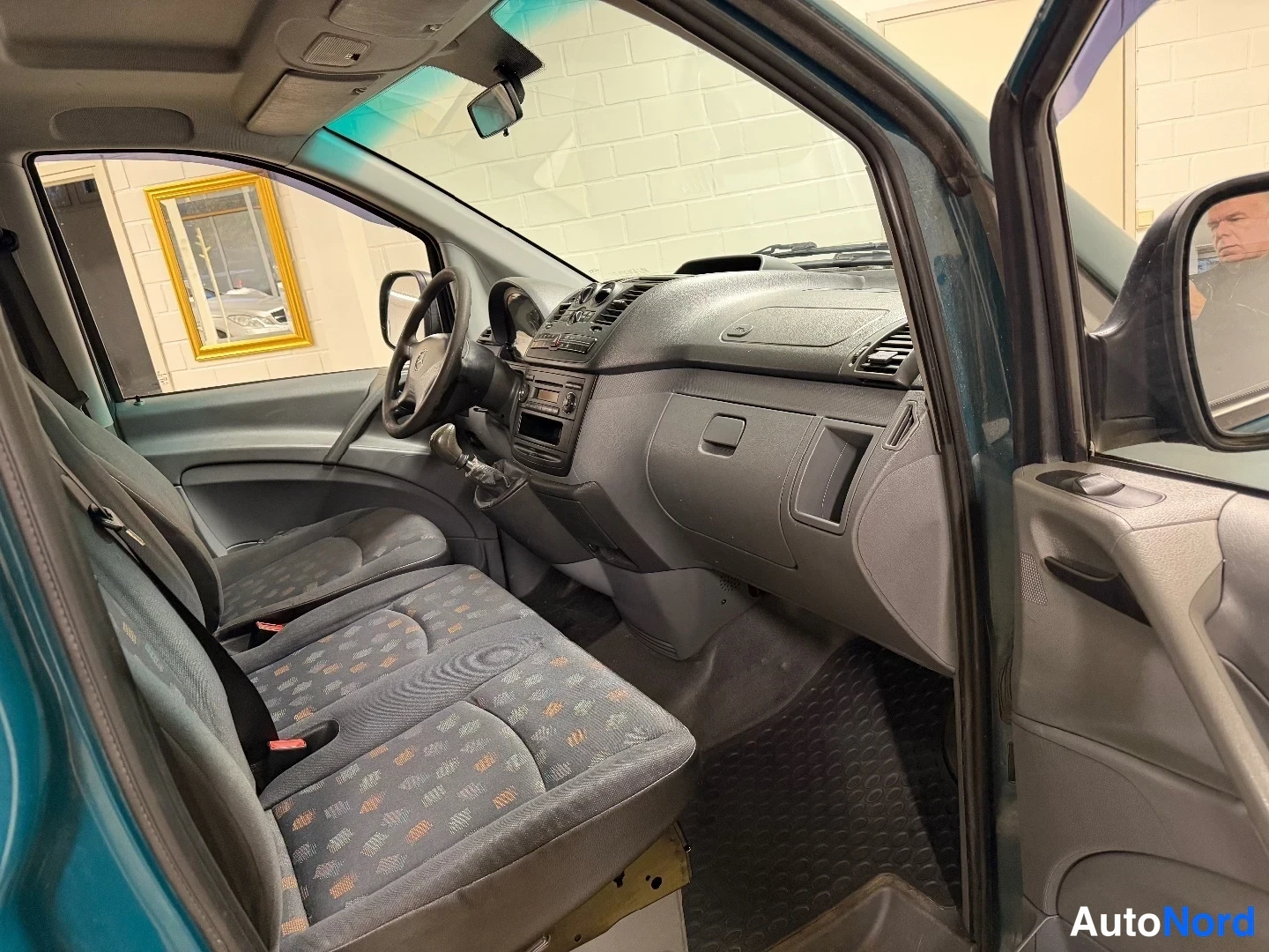 Vihreä Mercedes-Benz Vito 109 CDI 2007, ohjaamo, kuva 12