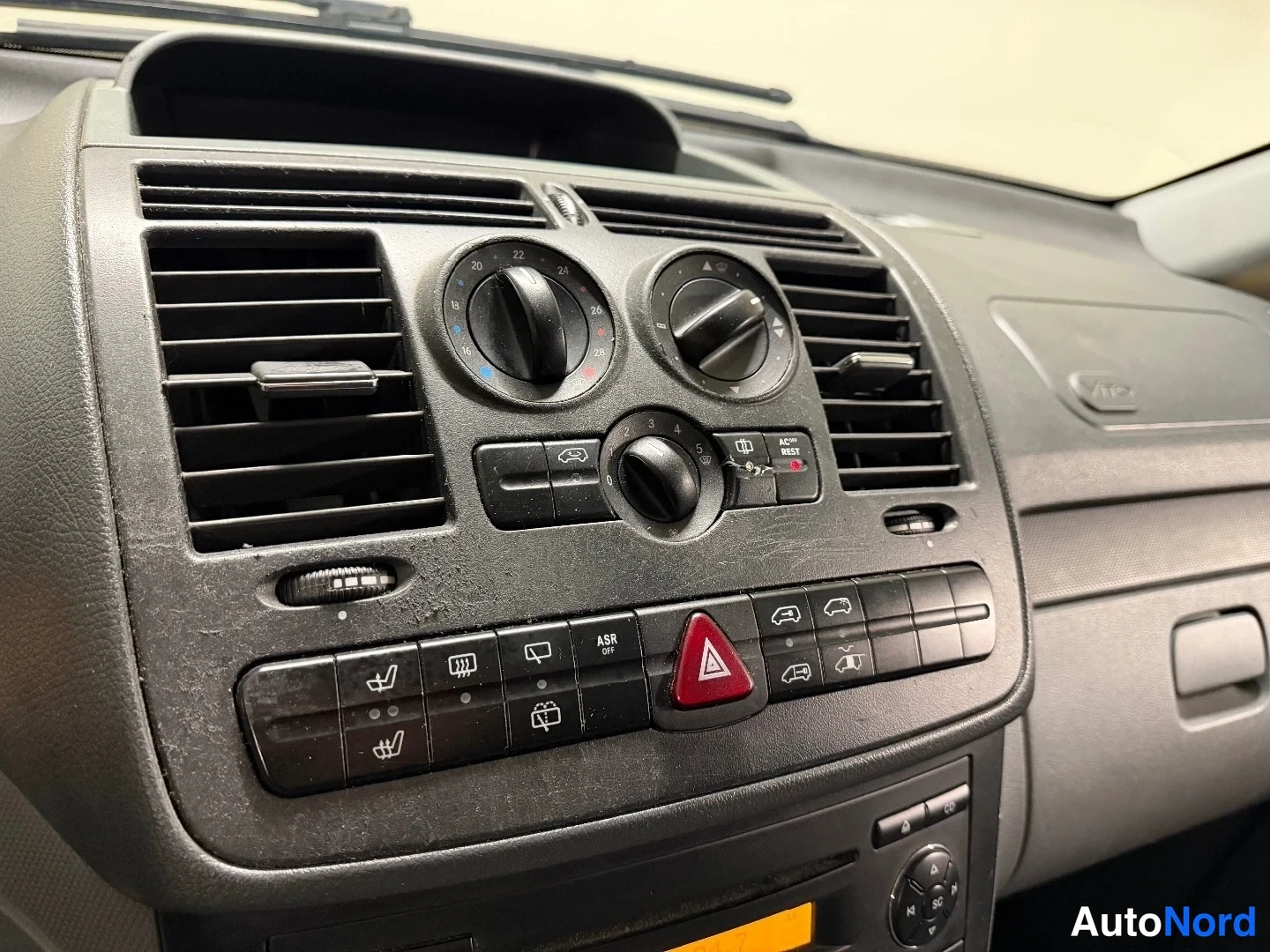 Vihreä Mercedes-Benz Vito 109 CDI 2007, yksityiskohta, kuva 16