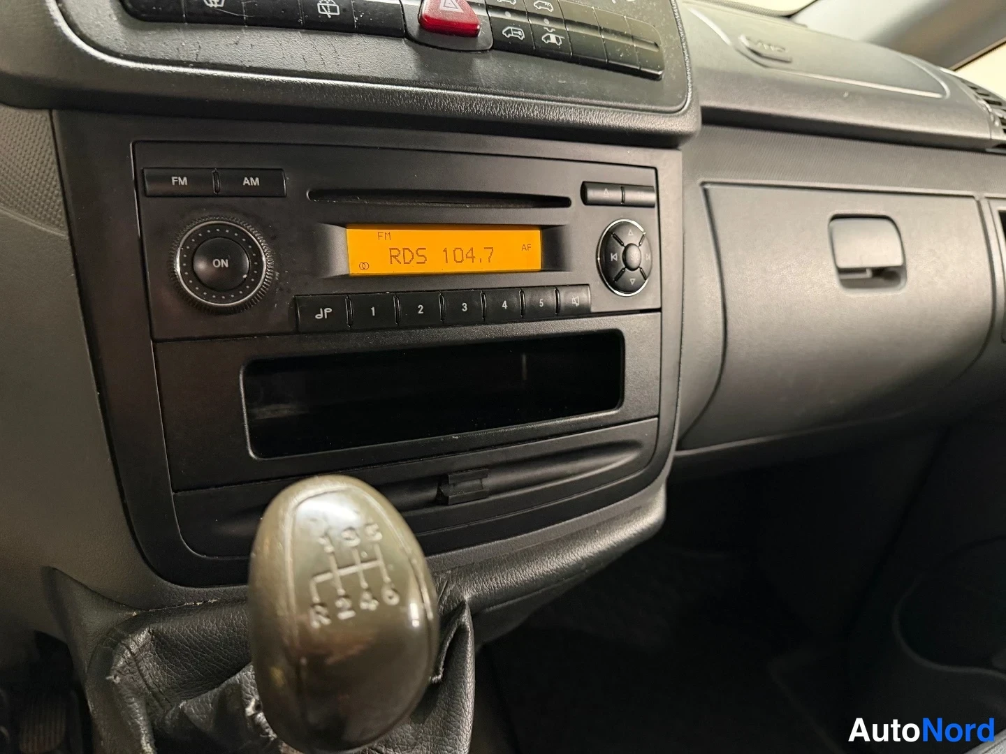 Vihreä Mercedes-Benz Vito 109 CDI 2007, yksityiskohta, kuva 17