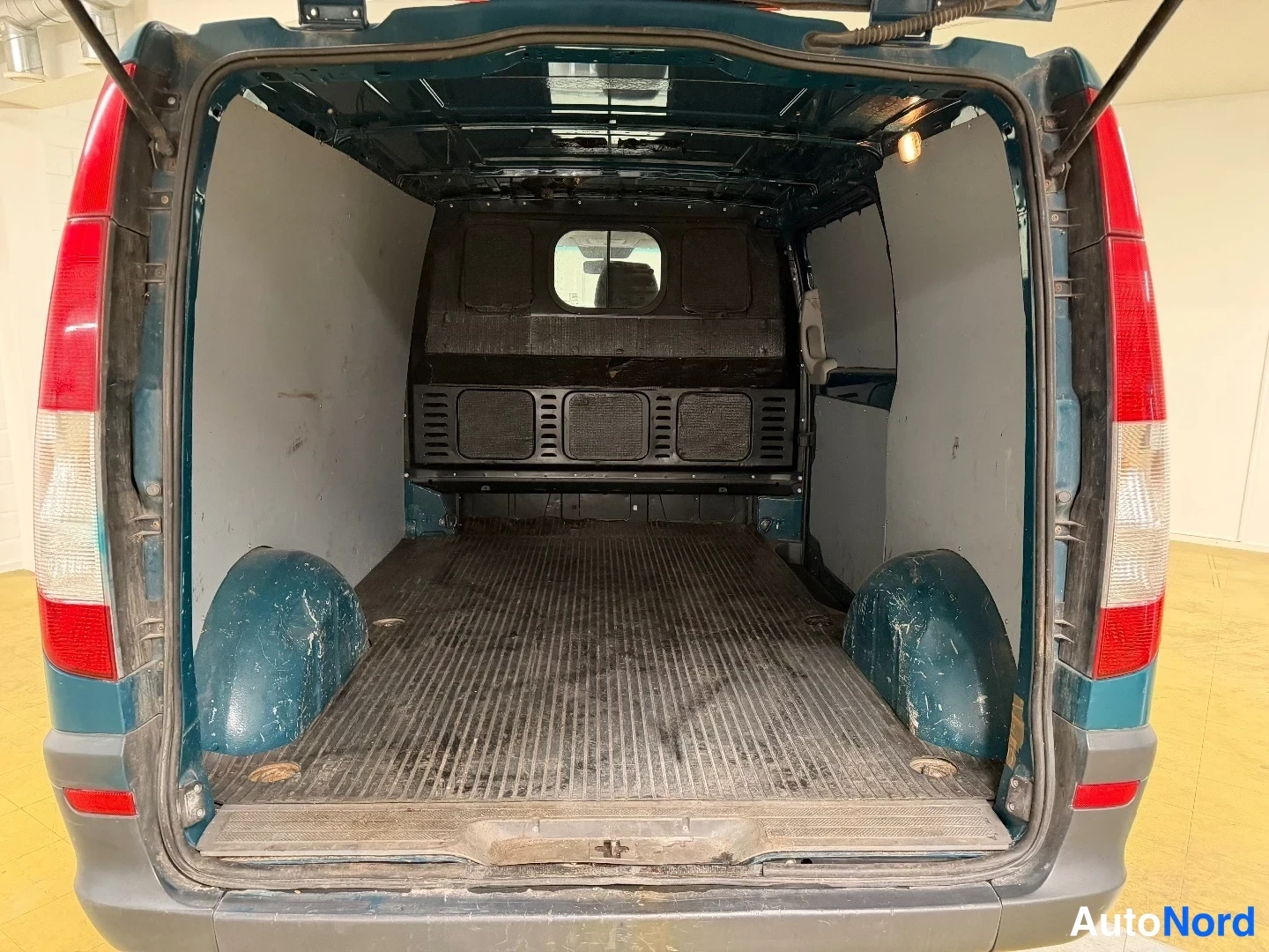 Vihreä Mercedes-Benz Vito 109 CDI 2007, tavaratila, kuva 13