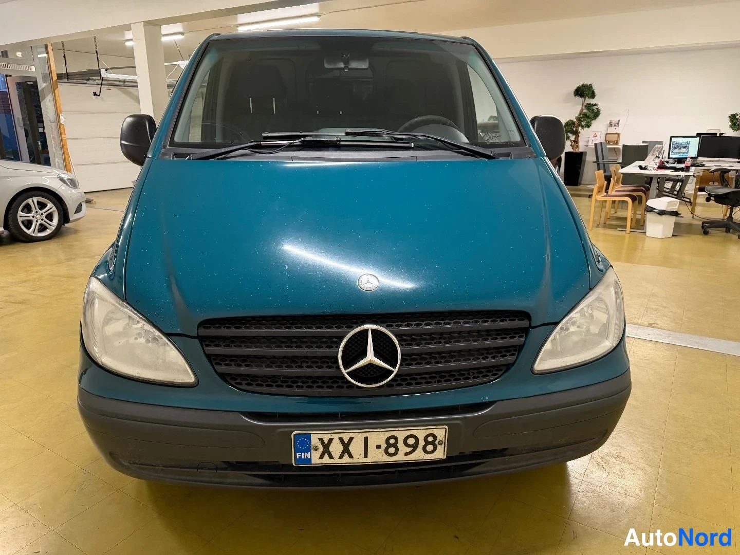 Vihreä Mercedes-Benz Vito 109 CDI 2007, edestä, kuva 5