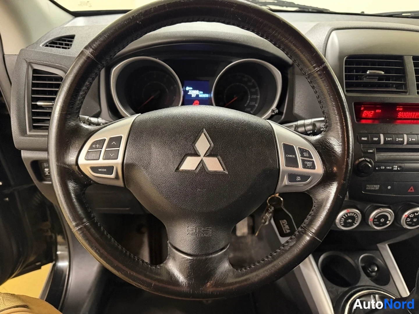 Musta Mitsubishi ASX 2011, ohjaamo, kuva 11