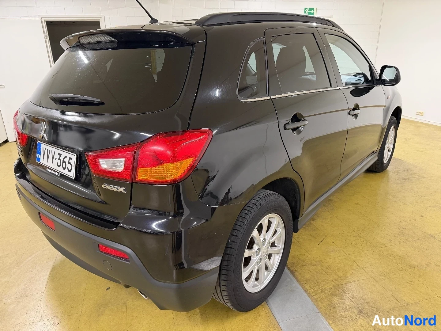 Musta Mitsubishi ASX 2011, takaviisto, kuva 6