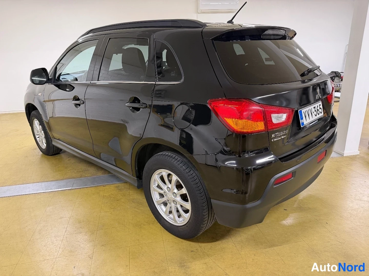 Musta Mitsubishi ASX 2011, takaviisto, kuva 7