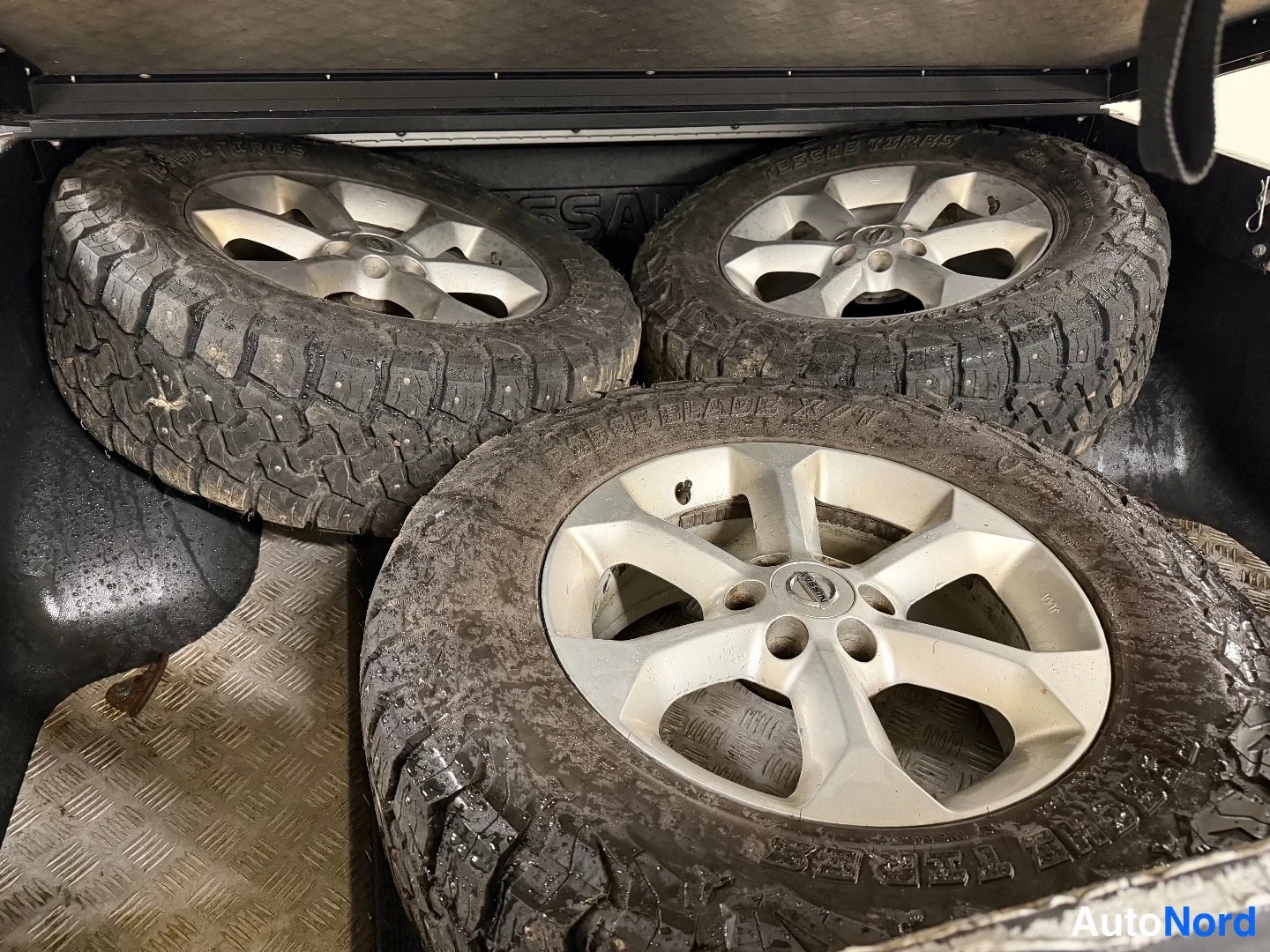 Musta Nissan Navara 2012, yksityiskohta, kuva 20