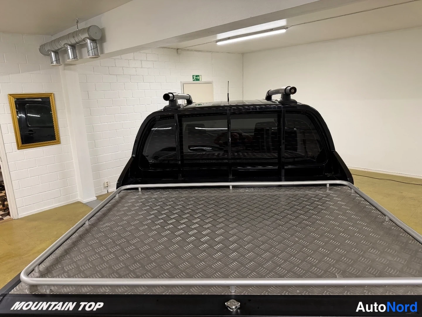 Musta Nissan Navara 2012, yksityiskohta, kuva 18
