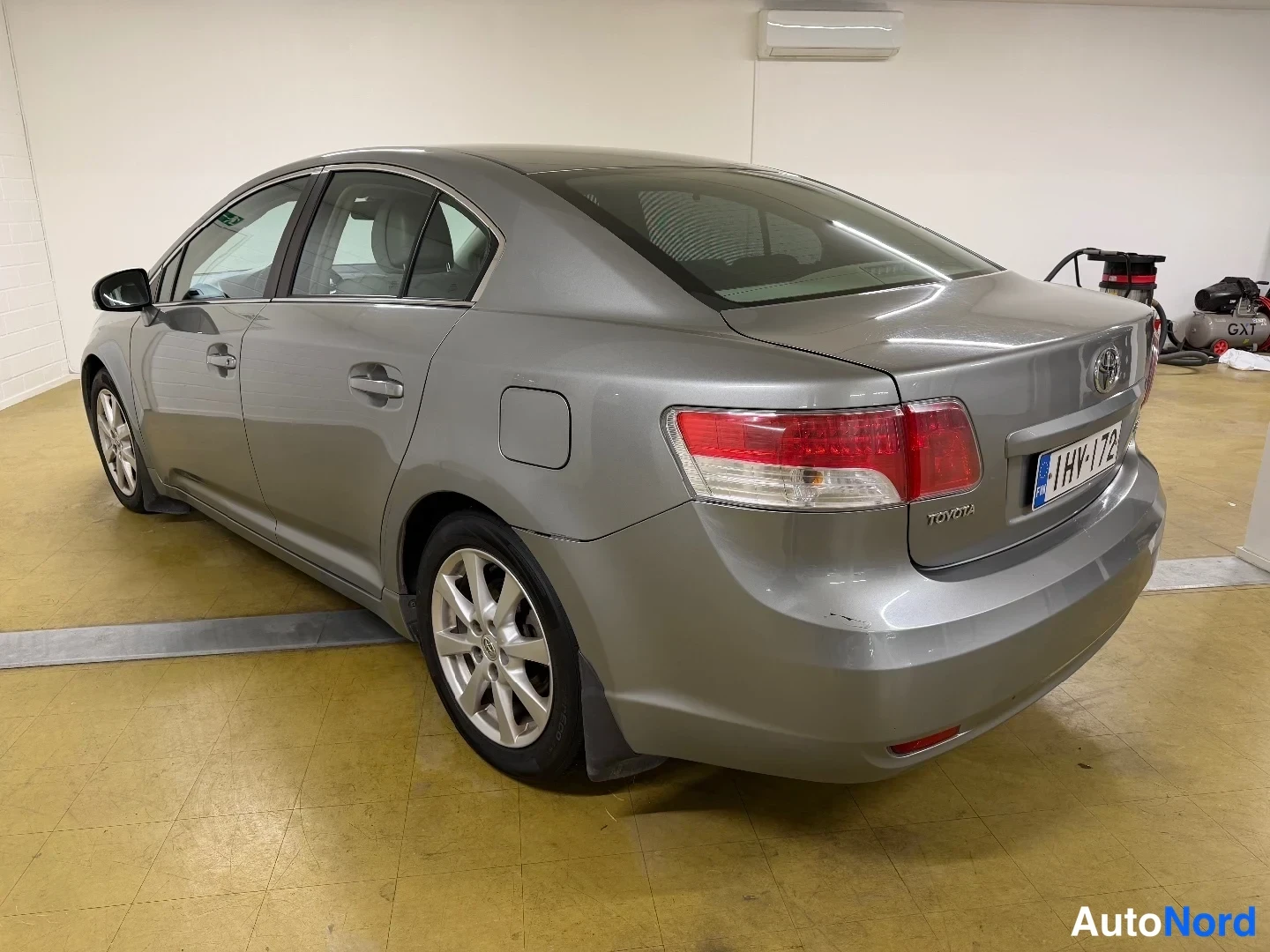 Harmaa Toyota Avensis 2009, takaviisto, kuva 7